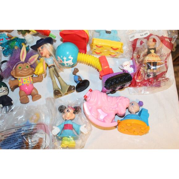 Massive Vintage McDonald Random Toy Lot - Picture 4 of 6